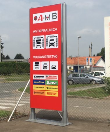 Svetlobni reklamni stolp