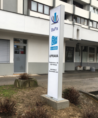 LED dvostranski stolp